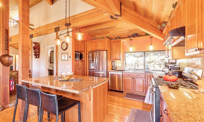 Lake Forest Casa | Lake Tahoe Home w / Hot Tub ~ 10Mi a Squaw Valley Ski