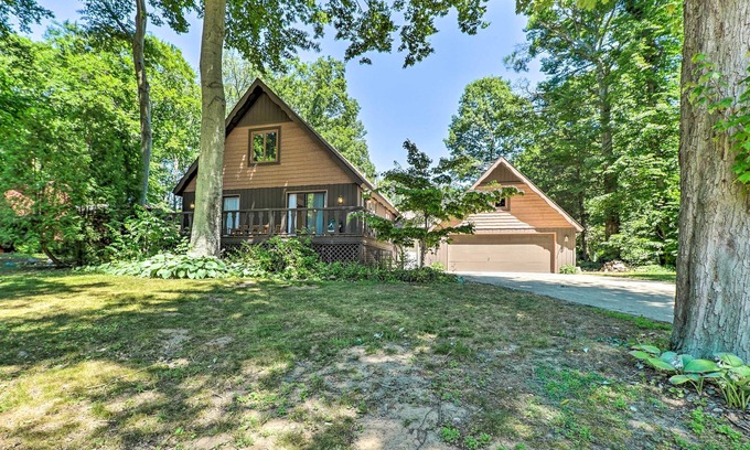Holland Casa | 1 Mi to Tunnel Park: Holland Home w/ Fire Pit