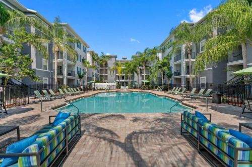 Temple Terrace Casa | 1 MI to USF Budget Friendly Pool GYM