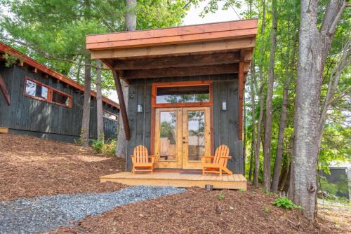 West Jefferson Casa | 1 Mile to Downtown West Jefferson Camping Cabin #5
