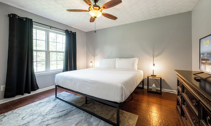 Emerson Casa | 1 Mile to Lakepoint with Fenced BKYD, Pet-Friendly