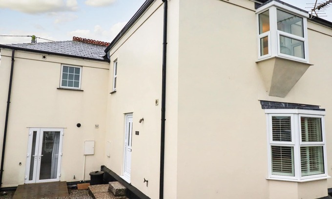 Lostwithiel Casa | 1 OLD TALBOT COTTAGES, pet friendly, with a garden in Lostwithiel