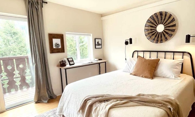 Port Angeles Apartamento | #1 Pine Queen Room - Fireplace in Olympic Nat'l Prk