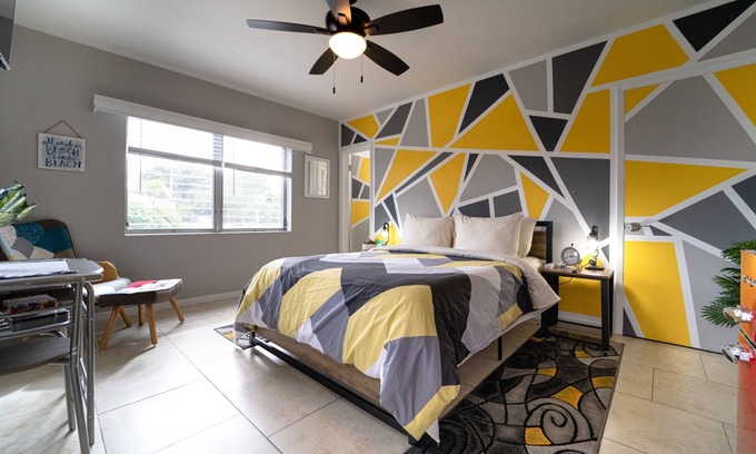 Poinsettia Heights Apartamento | #1 Tiny Studio, Newly Furnished, with Good Parking