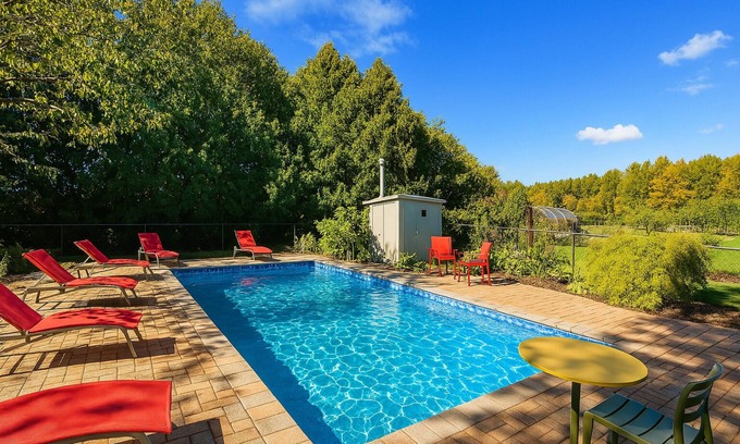 York Regional Municipality Otro | 10 Acre Farmhouse with Pool + Ponds [5 Bedrooms/3 Baths]