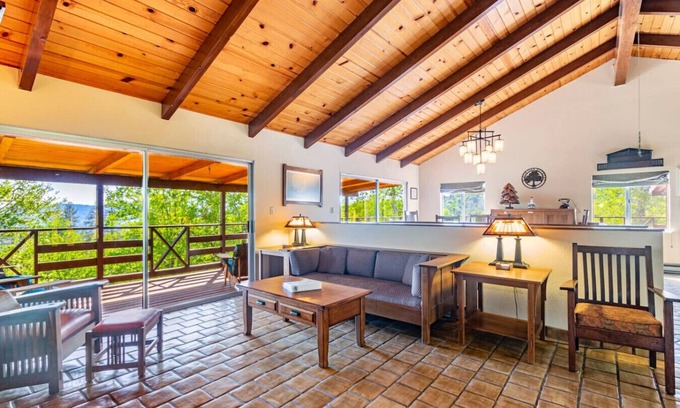 Oakhurst Casa | 10-acre Forest Villa, Single Floor, Hot tub, Patio