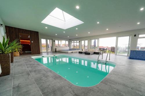 Capalnita Villa | 10 Bed Villa Sleeps 27 -Pool & Hot tub -Wood fire