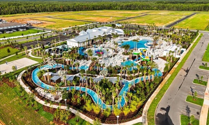 Four Corners Casa | 10 Bedrooms / 8 Bathrooms / Windsor Cay (16203CC)