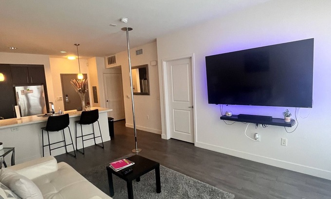 Glendale Apartamento | 10 mins from DTLA! 1 BR condo with beautiful mountain view