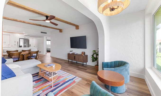 Crescent Beach Condominio | 10% OFF! Coastal 2BR Condo – Steps to Beach