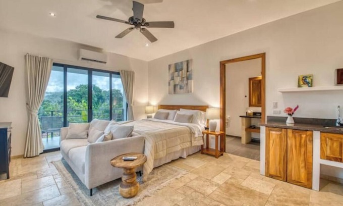 Arenal Casa | 10-room hotel in fabulous Nuevo Arenal with AC