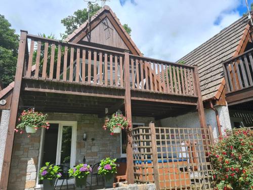 St. Ann's Chapel Casa | 10, Valley View Lodge, A beautiful 3 bedroom lodge with private Hot Tub and use of all onsite leisure facilities including fitness suite, indoor and outdoor pools set in the heart of the Tamar Valley