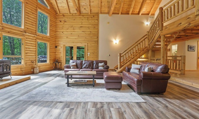 Carbon Hill Cabina | Cozy 4 Bedroom Cabin w/ Hot Tub — great for kids!