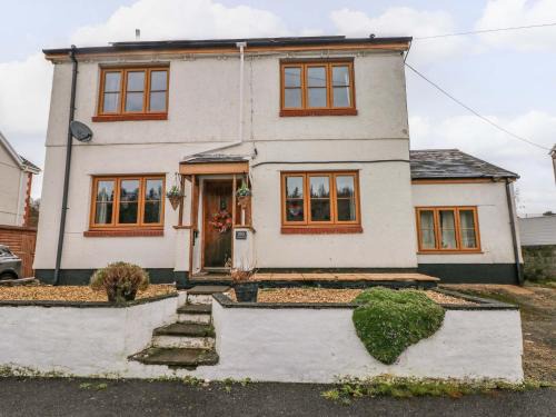 Cwm-twrch Isaf Casa | 100 Cwmphil Road
