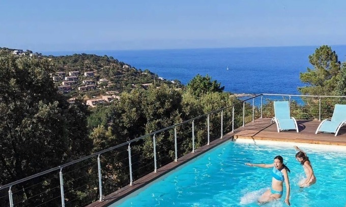 Tarcu Casa | 100% felicidad excelente villa con vista al mar cerca de la playa, entorno idílico