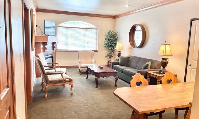 Midway Villa | 1085 4-Star Zermatt King Villa w/Full Kitchen