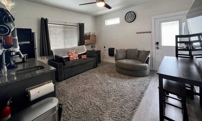 Twin Falls Apartamento | 1085C - TJ Rancher Corp & Vaca Rental -Kitchenette