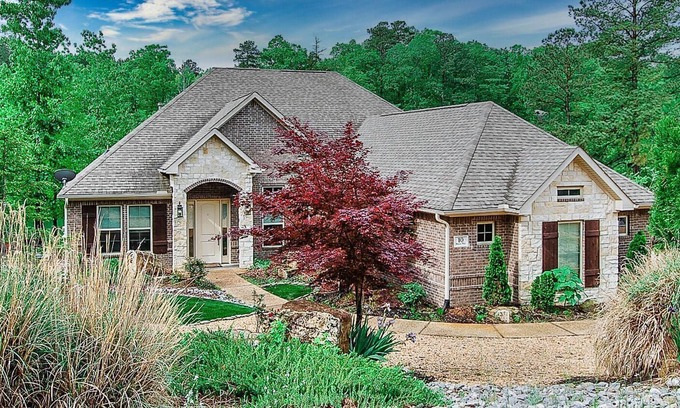 Hot Springs Village Casa | 10MansWy | Lake Granada | Home | Sleeps 8