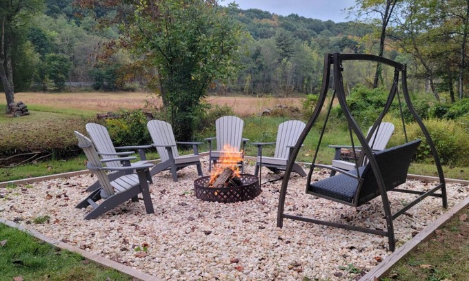 Cumbola Casa | 11-Acre Farmhouse Retreat | Creek, Pool, Hot Tub