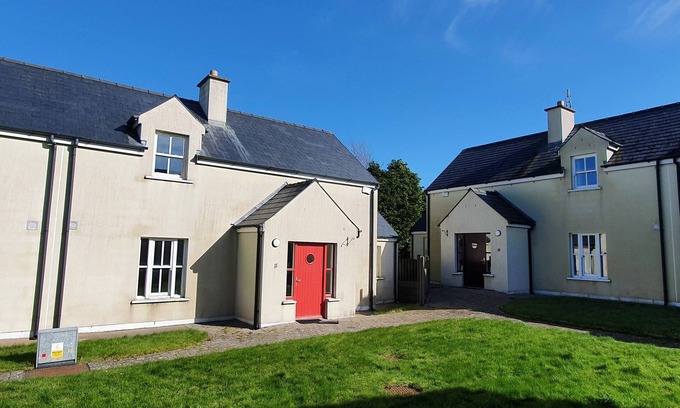 Dungarvan Casa | 11 AN SEANACHAI HOLIDAY HOMES, pet friendly in Ring, County Waterford