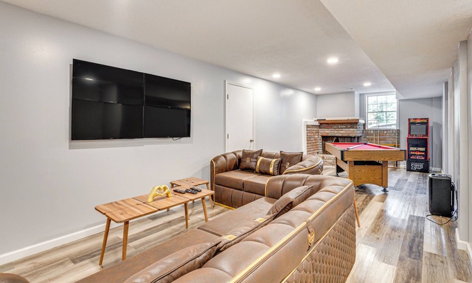 New Castle Casa | 11 Mi to Dtwn Birmingham: Home w / Pool Table!