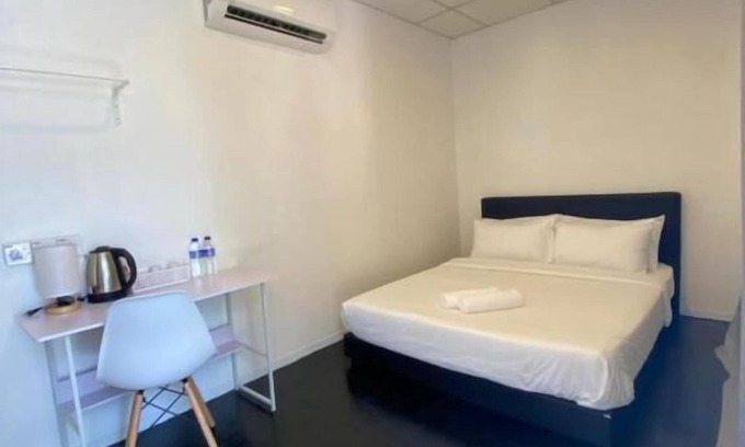 Slim River Hotel | 1108 Carebin Slim River