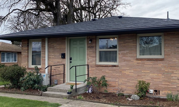 Southeast Salem Casa | 1123 The 3 Oaks 30 night fully furnished stay at a great price. Full Amenities!