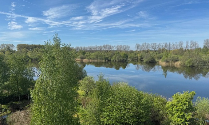 Malmesbury Villa | 118 Lower Mill Estate. Sleeps 12, Lake Views & Spa