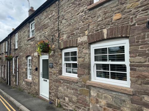 Crickhowell Casa | 12 Crickhowell Cottages, Town Centre Location