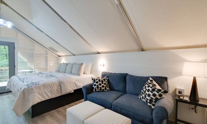 Groveoak Alquiler De RV | #12 Launch Pad Luxury Glamping Tent Space Theme