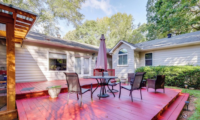 Watkinsville Casa | 12 Mi to UGA Campus: Spacious Group Getaway!
