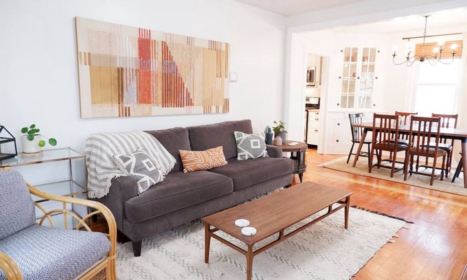 Earlewood Casa | Blue Door Farmhouse, 2 Beds (Downtown cerca de USC, Vista, Ft. Jackson)