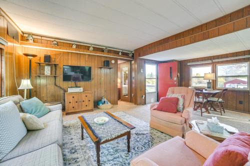 Petoskey Casa | 13 Mi to Nubs Nob Pet-Friendly Retreat