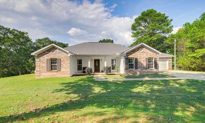 Independence Casa | ~ 13 Mi to Ole Miss: Private Family-Friendly Home!