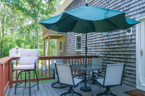 Mashpee Casa | 132 Hooppole Road Mashpee Indra Cottage