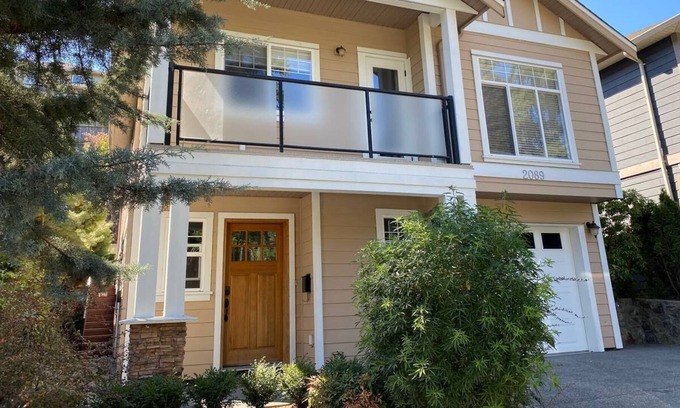 Langford Apartamento | #138 Longspur Dr. Upper Suite - 3 Bedroom House