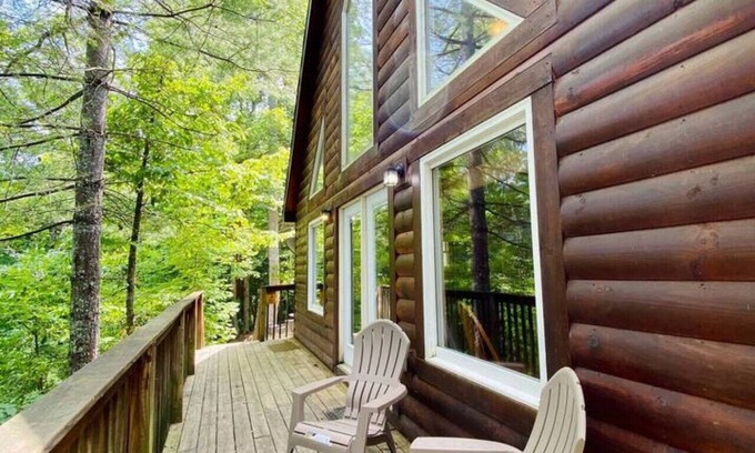 Rogers Apartamento | 14 Guest, 7 Bed, 4 BR, Lakefront Cabin w/ Hot Tub