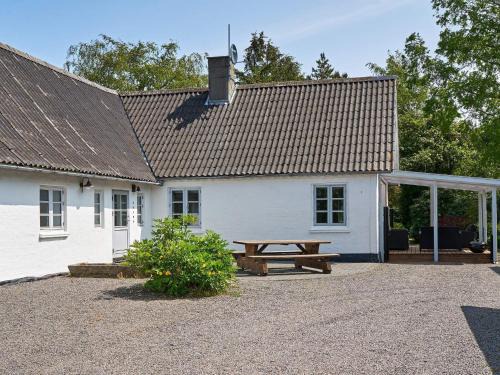 Akirkeby Casa | 14 person holiday home in Rønne-By Traum