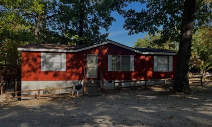Mountain Home Apartamento | 14) Three Bedroom Deluxe NO PETS ALLOWED