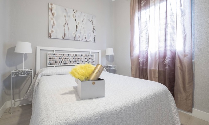 Moscardo Casa | 14 WIFI+A/C+METRO/BUS misma calle a 10 min centro