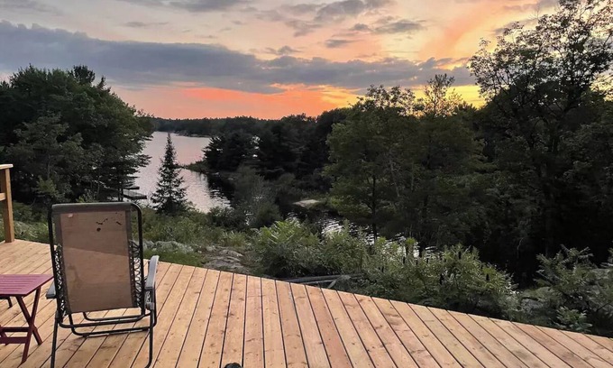 Carling Cabaña | 140 Acre Secluded Cottage Retreat 2Br+1 in Muskoka