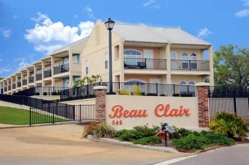 Long Beach Casa | 146 Beau Clair - Beachside Townhome with Pool in Long Beach