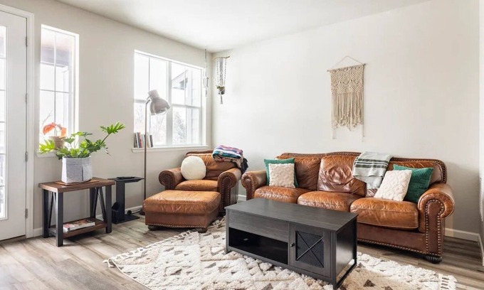 Eiber Casa | 15 min to Red Rocks! - Entire 2 BR/ 3.5 Bath Home