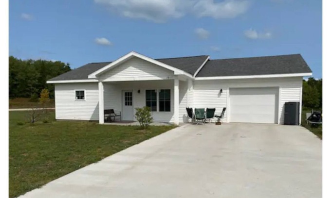 Alanson Casa | 15 minutes to Petoskey, Indian river and harbor springs