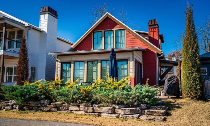 Vinita Casa | 15% off gorgeous cottage, hot tub, pool, fishing ponds, streams, waterfalls!