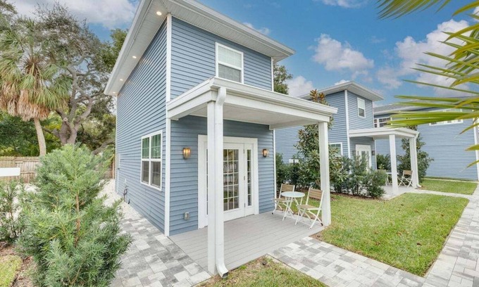 Downtown Dunedin Casa | Charming 1 bedroom Tiny Home with Pool -"Shelly"