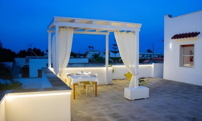 San Pietro Vernotico Apartamento | 150 meters from the beach, lovely three-room apartment with terrace