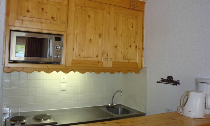 Meribel-Mottaret Apartamento | 150m from shops, 3rd floor, view ski slopes, balcony, tv, ski locker, 36m², Méribel-Mottaret