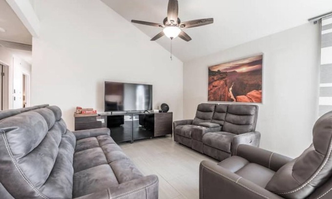 Paradise Casa | 15min from strip 3bdrm 2bath