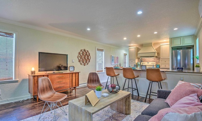 Winter Garden Cabaña | 16 Mi to Disney: Cottage w/ Deck in Winter Garden